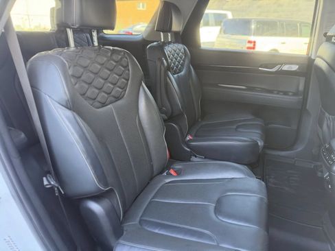 Used 2022 Hyundai Palisade Limited w/ Winter Package FWD image 17