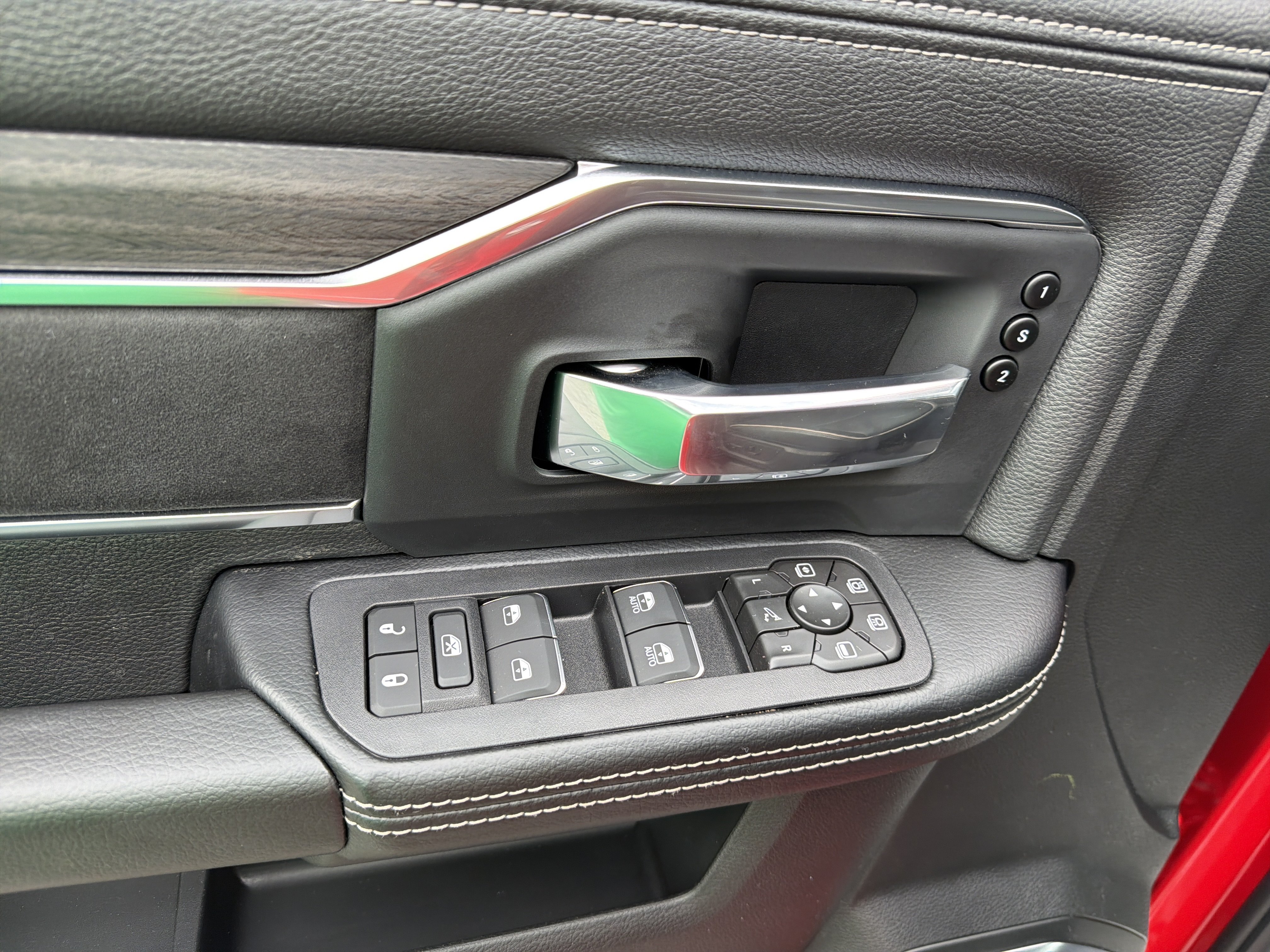 New 2026 RAM 2500 Laramie AWD/4WD image 15