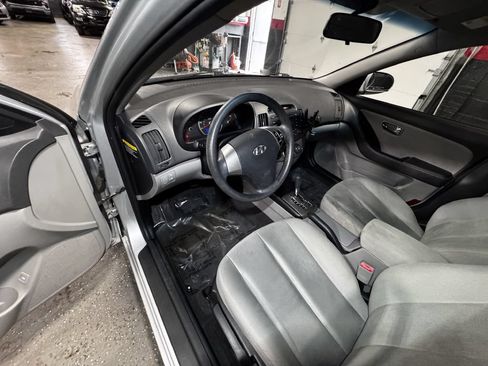 Used 2010 Hyundai Elantra GLS FWD image 11