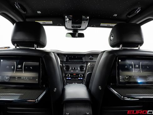 Used 2020 Rolls-Royce Cullinan Black Badge image 23