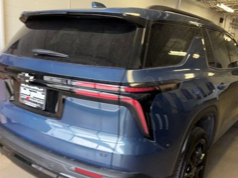 Used 2024 Chevrolet Traverse LT w/ Midnight/Sport Edition image 8