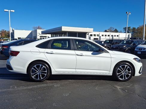 Certified 2025 Volkswagen Jetta Sport image 7