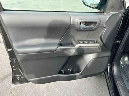 Used 2023 Toyota Tacoma TRD Off-Road w/ Technology Package image 9