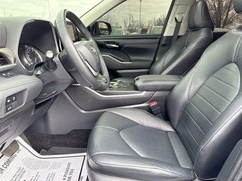 Used 2023 Toyota Highlander XLE image 20