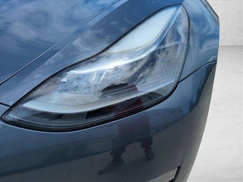 Used 2022 Tesla Model 3 Standard Range RWD image 9