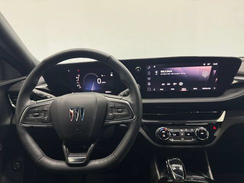 Used 2025 Buick Envista Sport Touring w/ Convenience I Package FWD image 4