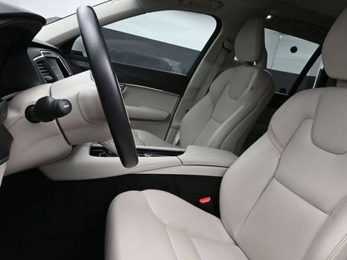 Used 2020 Volvo XC90 T6 Momentum w/ Protection Package Premier AWD/4WD image 10