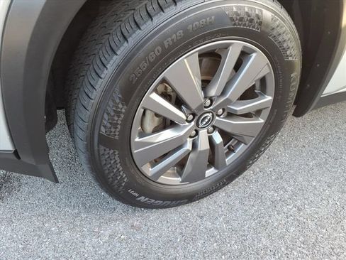 Used 2025 Nissan Pathfinder SV AWD/4WD image 4