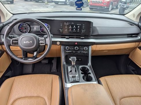 Used 2024 Kia Carnival LX FWD image 27