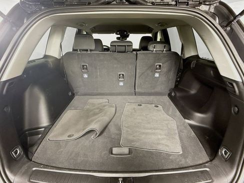 Used 2023 Jeep Grand Cherokee Laredo image 30