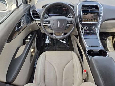 Used 2019 Lincoln Nautilus Reserve FWD image 16