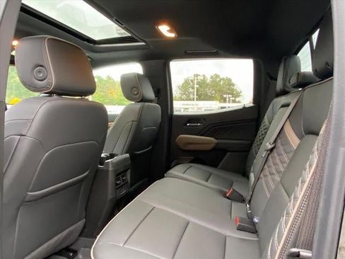 Certified 2025 GMC Canyon Denali image 24