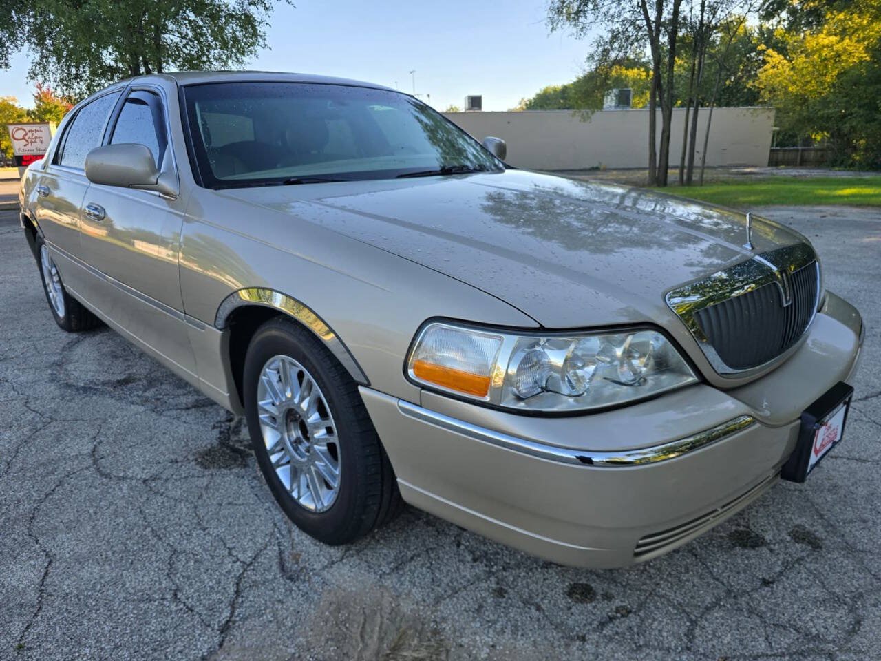 Used 2006 Lincoln Town Car Signature Limited RWD image 3