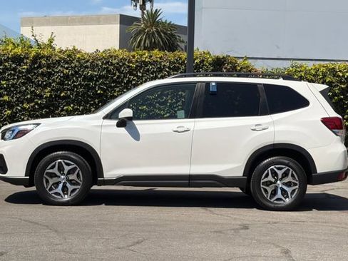 Used 2019 Subaru Forester Premium AWD/4WD image 7