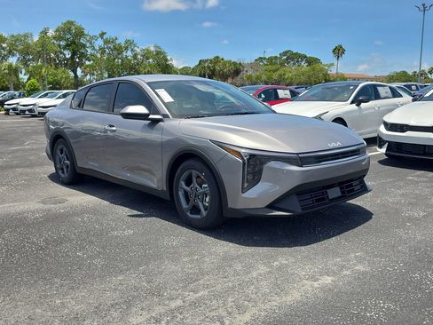 New 2026 Kia K4 FWD image 2