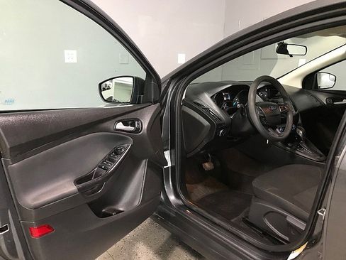 Used 2017 Ford Focus SE image 9