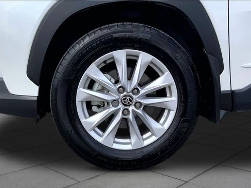 Used 2023 Toyota Corolla Cross LE image 11