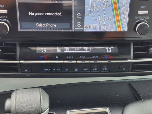 Used 2023 Toyota Sienna XSE image 17