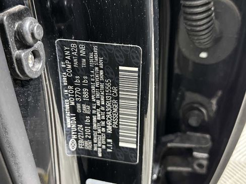 Certified 2024 Hyundai Venue SEL FWD image 27