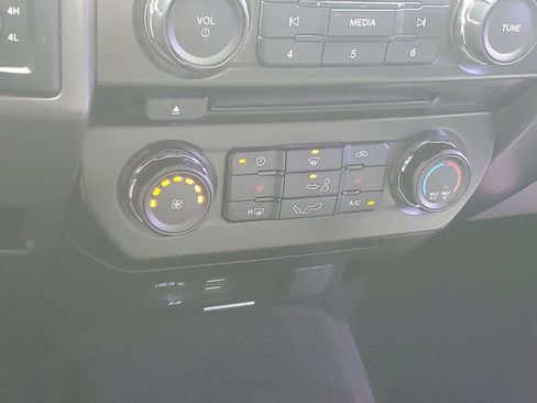 Used 2015 Ford F150 XLT w/ Equipment Group 302A Luxury AWD/4WD image 30