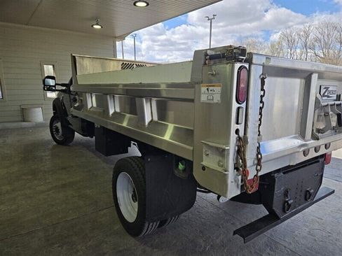 Used 2017 Ford F550 2WD Regular Cab Super Duty image 7