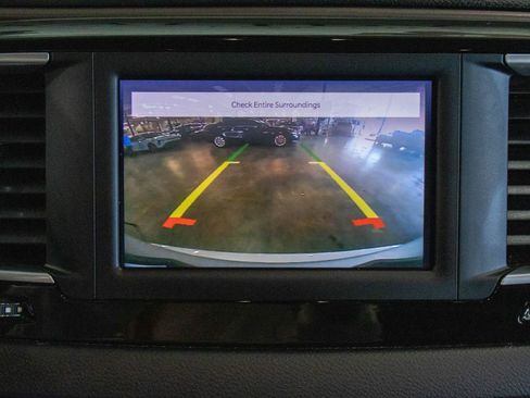 Used 2022 Chrysler Voyager LX FWD image 6