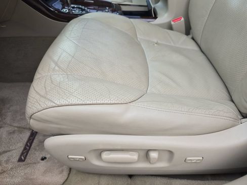 Used 2010 Toyota Avalon Limited FWD image 24