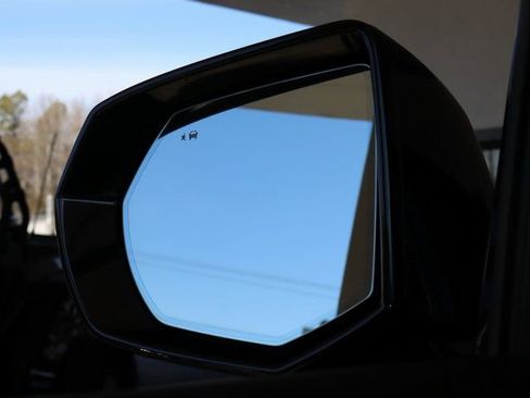 Used 2021 GMC Yukon XL Denali w/ Denali Premium Package image 13