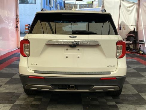 Used 2022 Ford Explorer XLT w/ Equipment Group 202A AWD/4WD image 5
