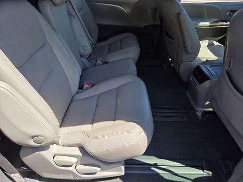 Used 2019 Toyota Sienna XLE w/ XLE Navigation Package image 15
