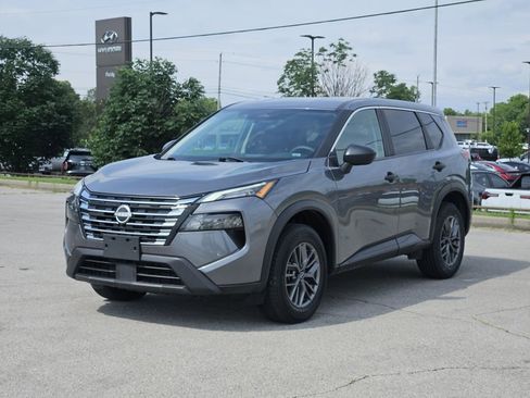 Used 2024 Nissan Rogue S FWD image 2