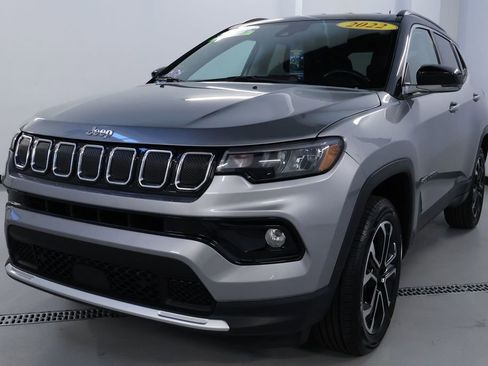 Used 2022 Jeep Compass Limited image 3