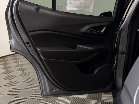 Used 2024 Chevrolet Trax RS w/ Sunroof Package FWD image 24
