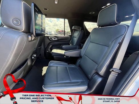 Certified 2024 GMC Yukon SLT w/ SLT Luxury Package image 12