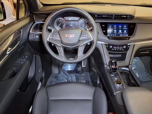 Used 2025 Cadillac XT5 Sportv w/ LPO, Bronce Accent Package image 9