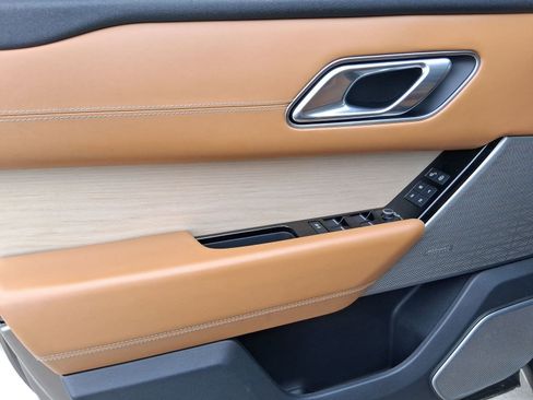 Used 2018 Land Rover Range Rover Velar R-Dynamic SE image 11