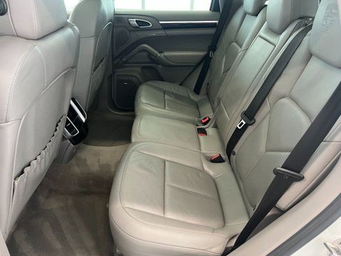 Used 2014 Porsche Cayenne Platinum Edition AWD/4WD image 33