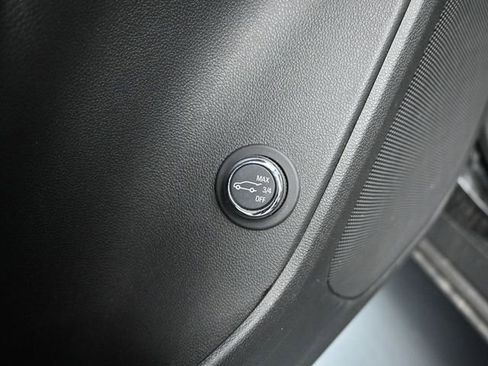 Used 2023 Chevrolet Blazer LT image 13