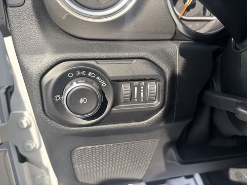 Used 2020 Jeep Wrangler Unlimited Sahara AWD/4WD image 15