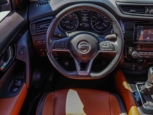 Used 2017 Nissan Rogue SL w/ SL Premium Package AWD/4WD image 17