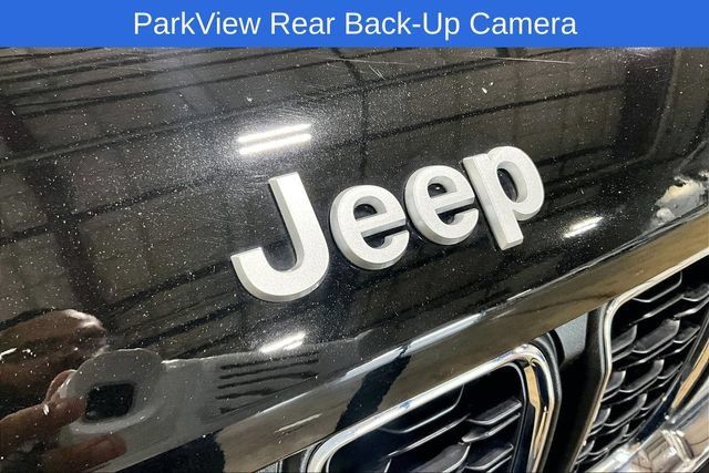 Used 2025 Jeep Grand Cherokee Laredo X w/ Luxury Tech Group I AWD/4WD image 29