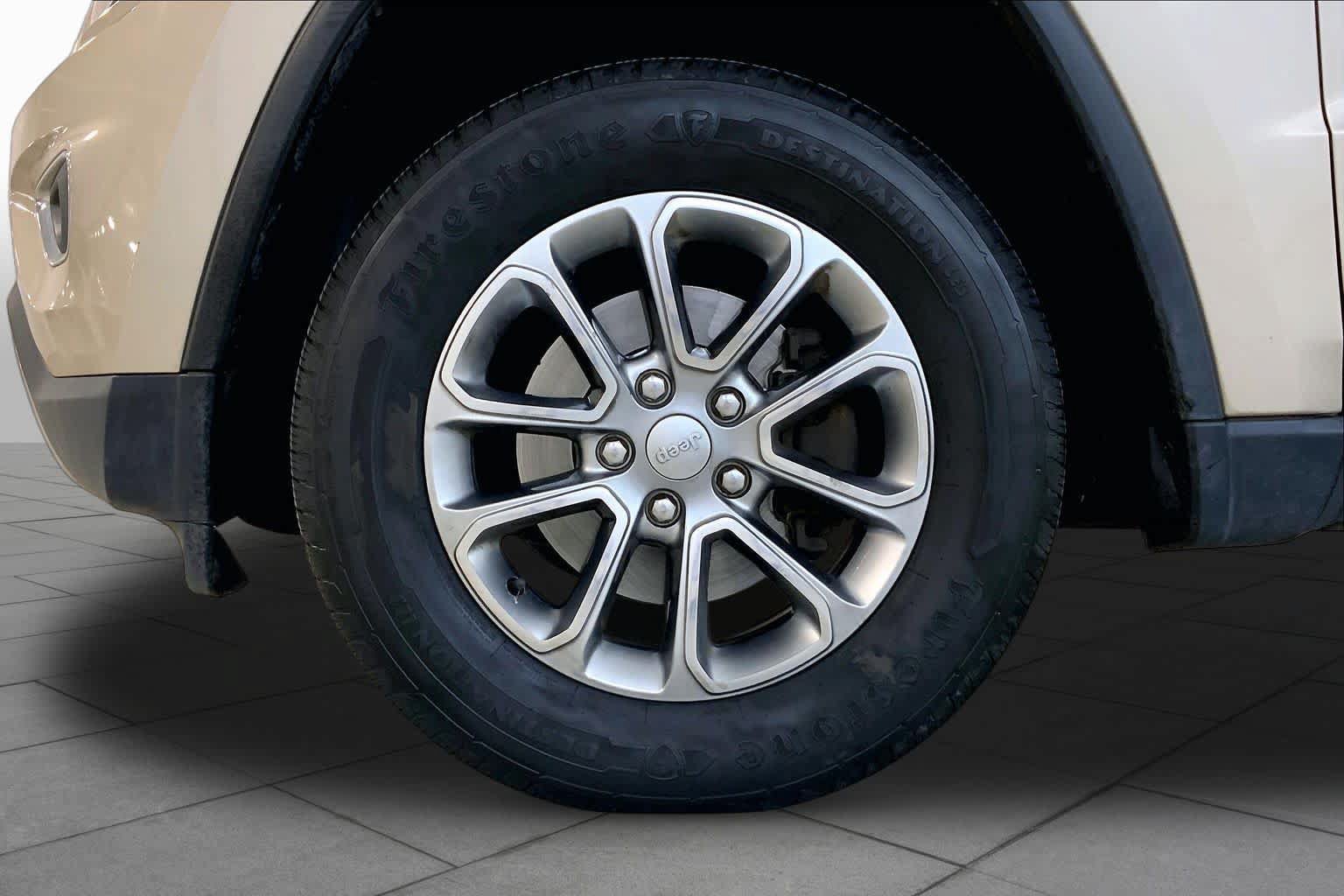 Used 2015 Jeep Grand Cherokee Limited AWD/4WD image 10