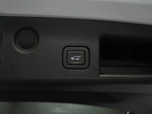 Used 2023 Chevrolet Equinox RS FWD image 34