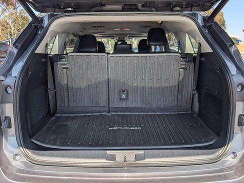 Used 2023 Toyota Highlander Limited AWD/4WD image 10