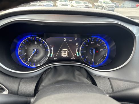 Used 2025 Chrysler Pacifica Limited image 21