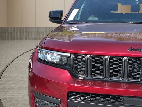 Certified 2025 Jeep Grand Cherokee L Altitude AWD/4WD image 10
