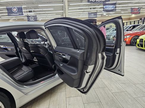 Used 2020 BMW 740i image 16