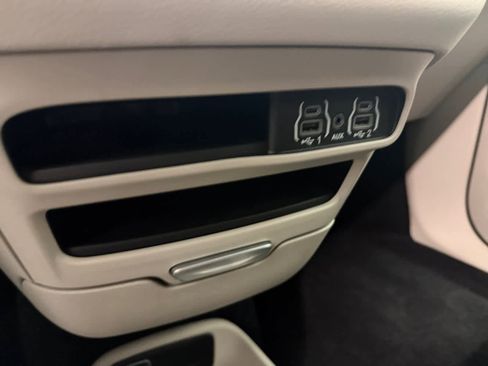 Used 2023 Chrysler Voyager LX image 26