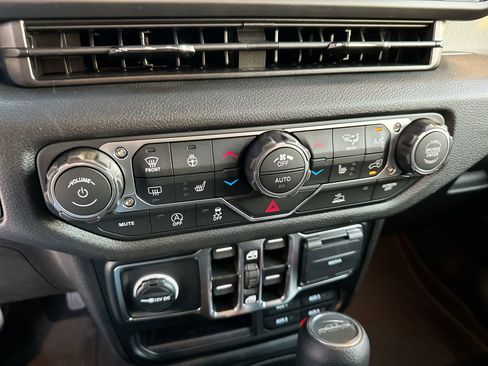 New 2025 Jeep Gladiator Sport image 18