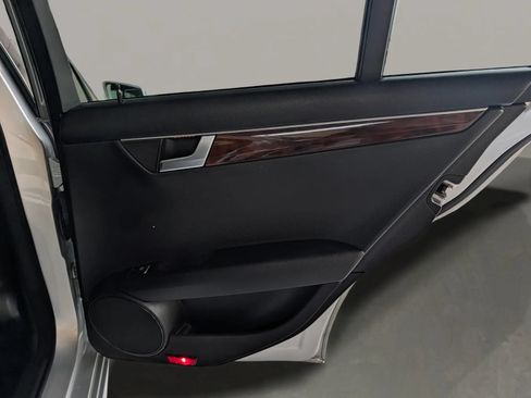 Used 2014 Mercedes-Benz C 250 Sedan image 19